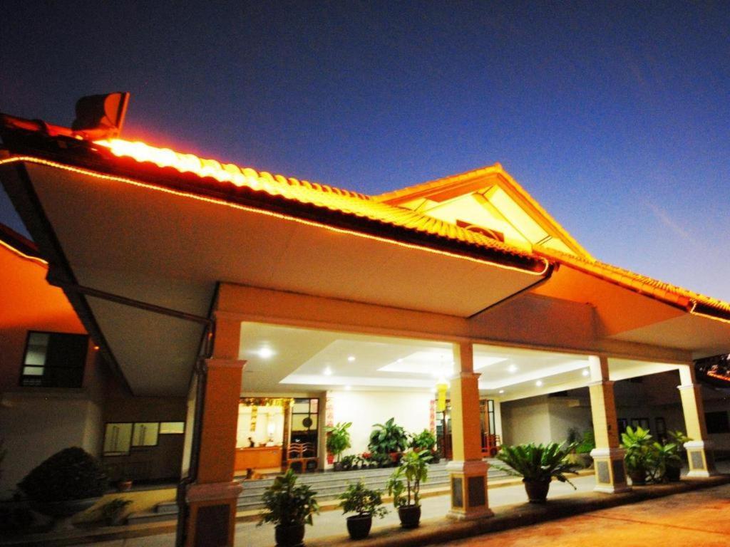 Golden Land Hotel Csiangraj Kültér fotó