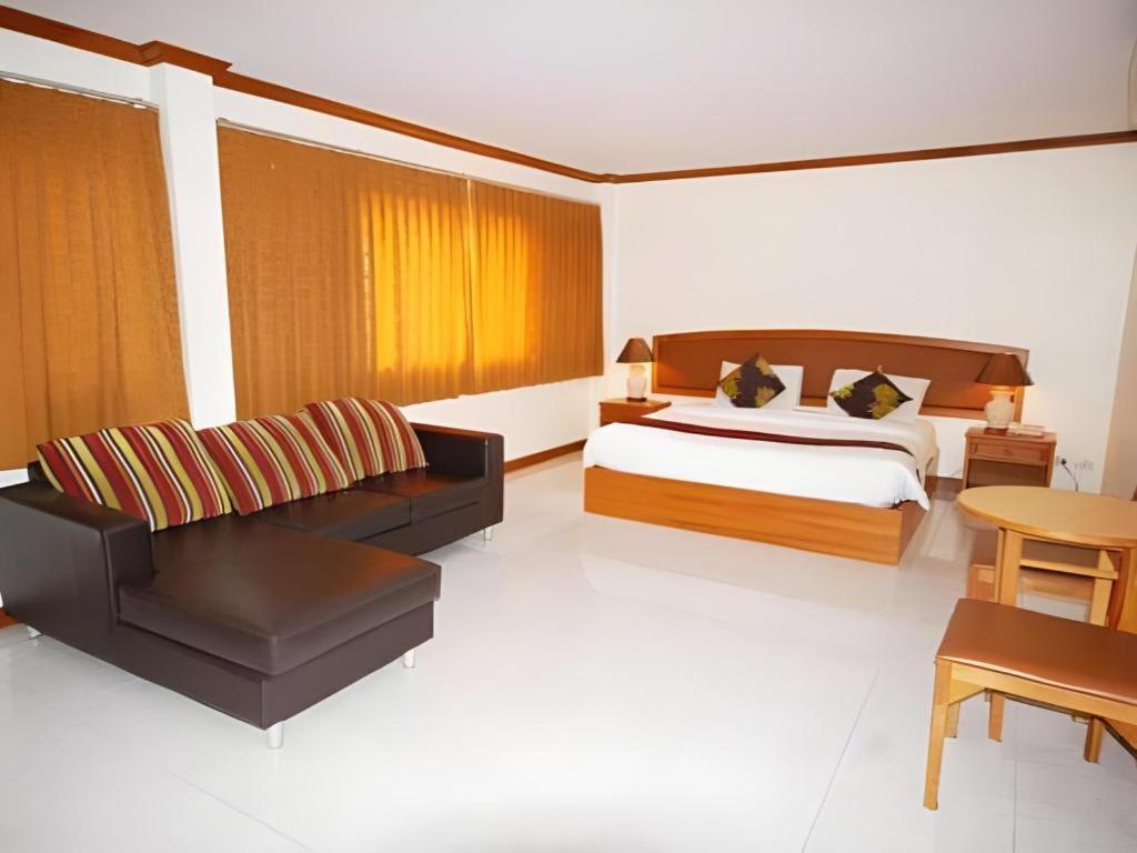 Golden Land Hotel Csiangraj Kültér fotó